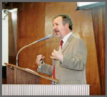 dr.raul durante uma palestra